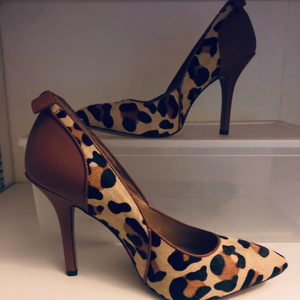 Jessica Simpson Size 6 Leppard print shoes